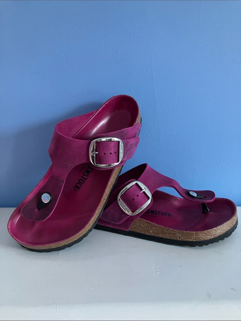 Birkenstock - Big Buckle Oiled Leather Fuchsia Gizeh Sandals - EU 39 / US 8